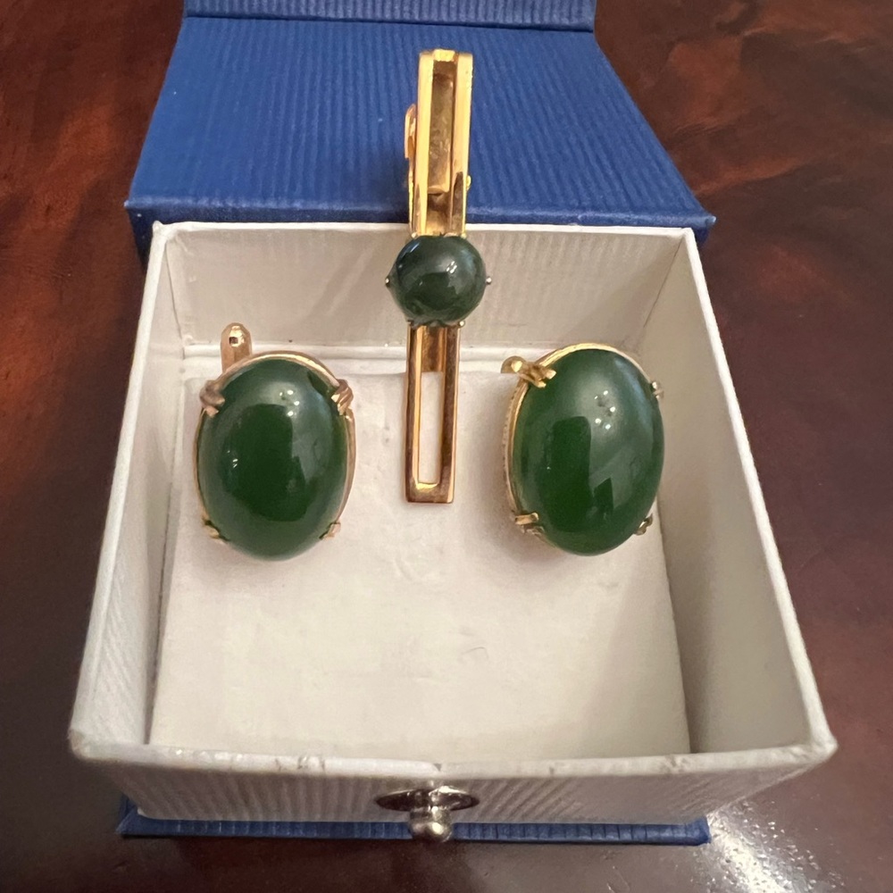 VTG Jade and Gold Tone Cufflinks Tie Clip Unworn